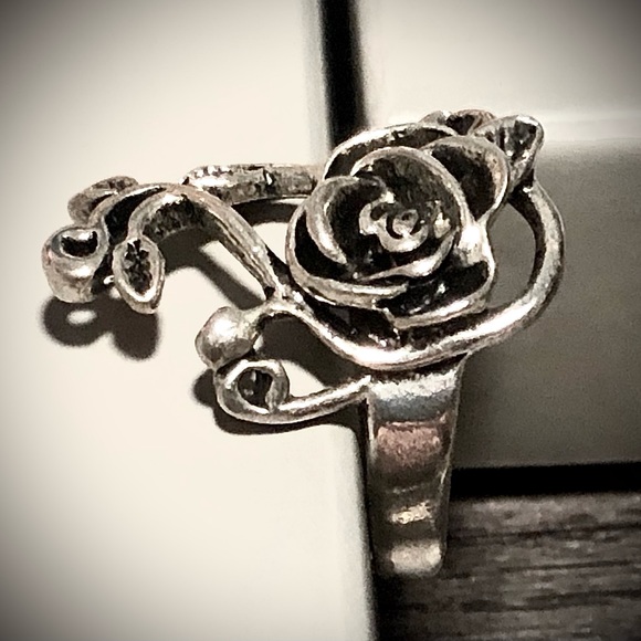 Sterling Silver Rose and Vine Ring size 8 - Picture 3 of 9